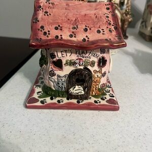 Charming Cat-Themed Ceramic House Decor
